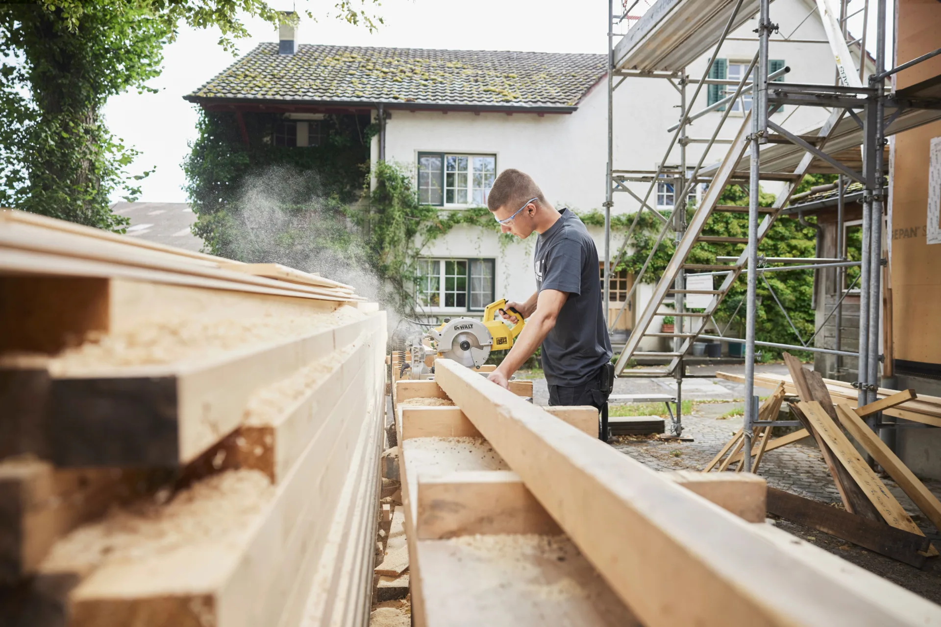 Holz wird verarbeitet