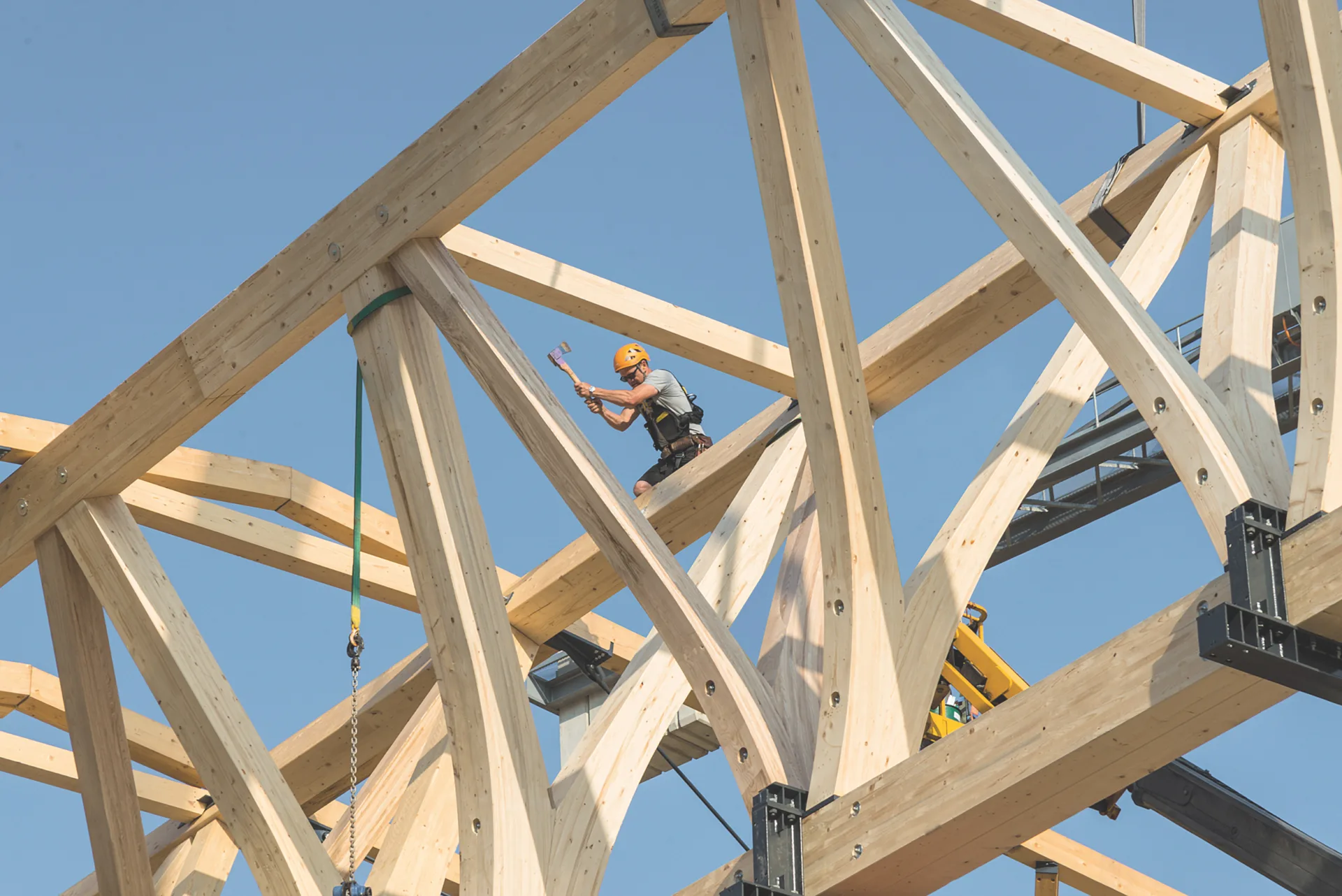 Werhalle Frauwis wird aufgerichtet