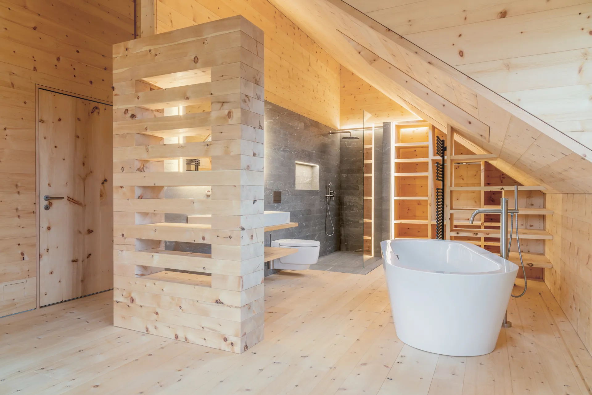DEFH Wetzikon, Dachstock und Badezimmer