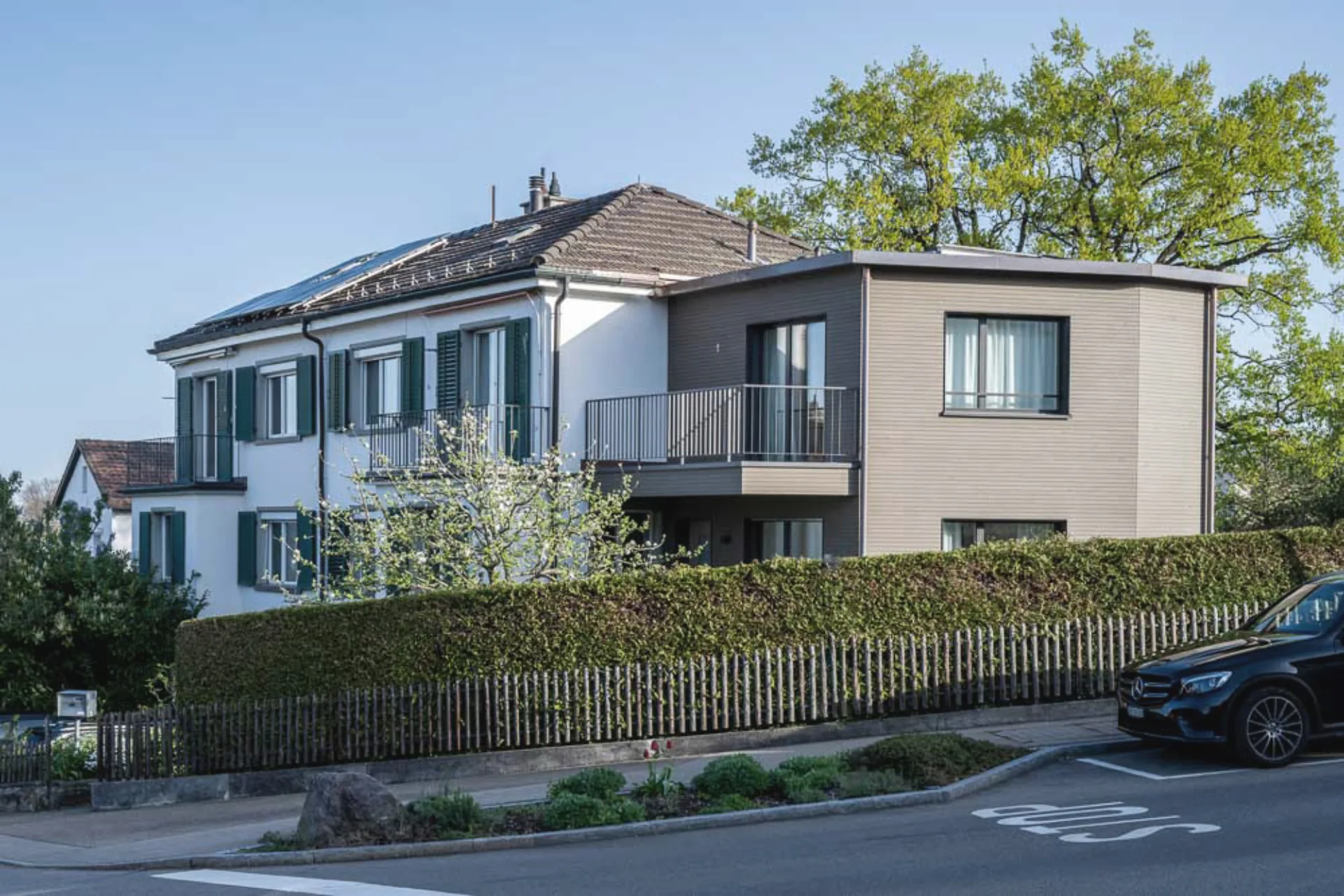 Anbau mit vorvergrauter Fassade