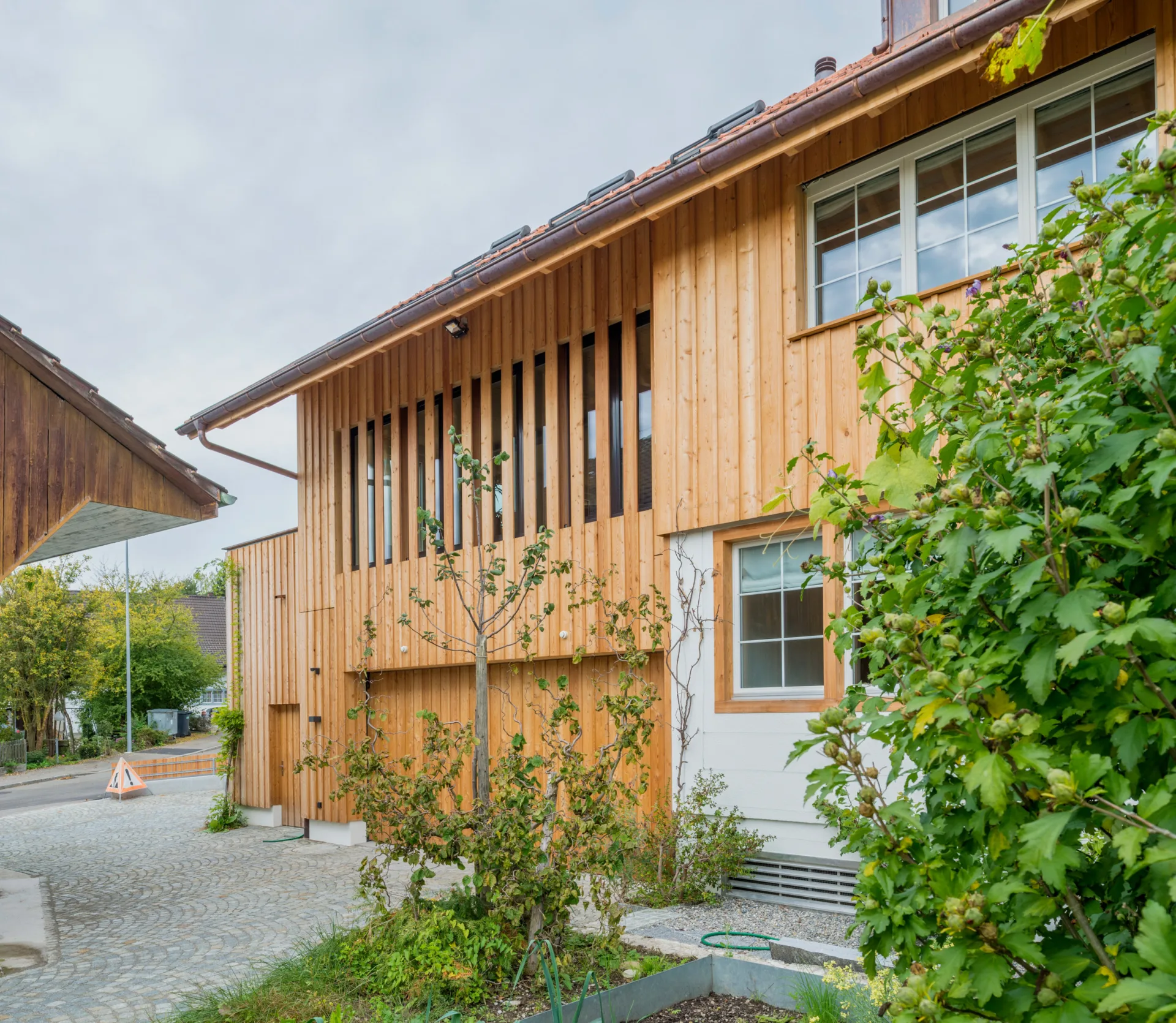 Anbau mit Holzfassade