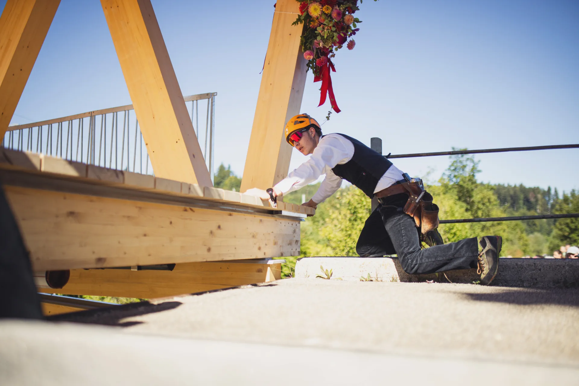 Beim Einhub der Brücke in Dillhaus, Saland