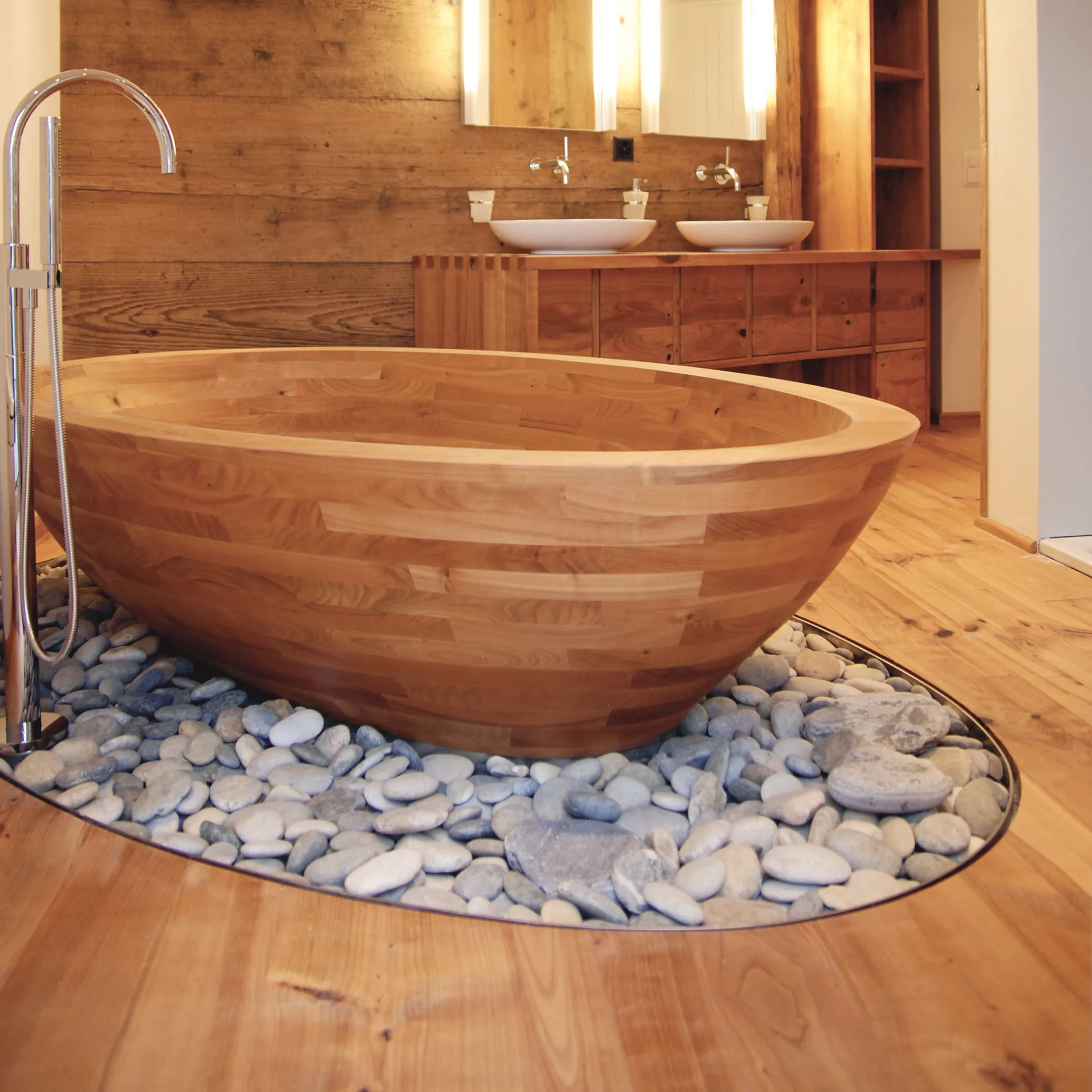 Badewanne aus Holz