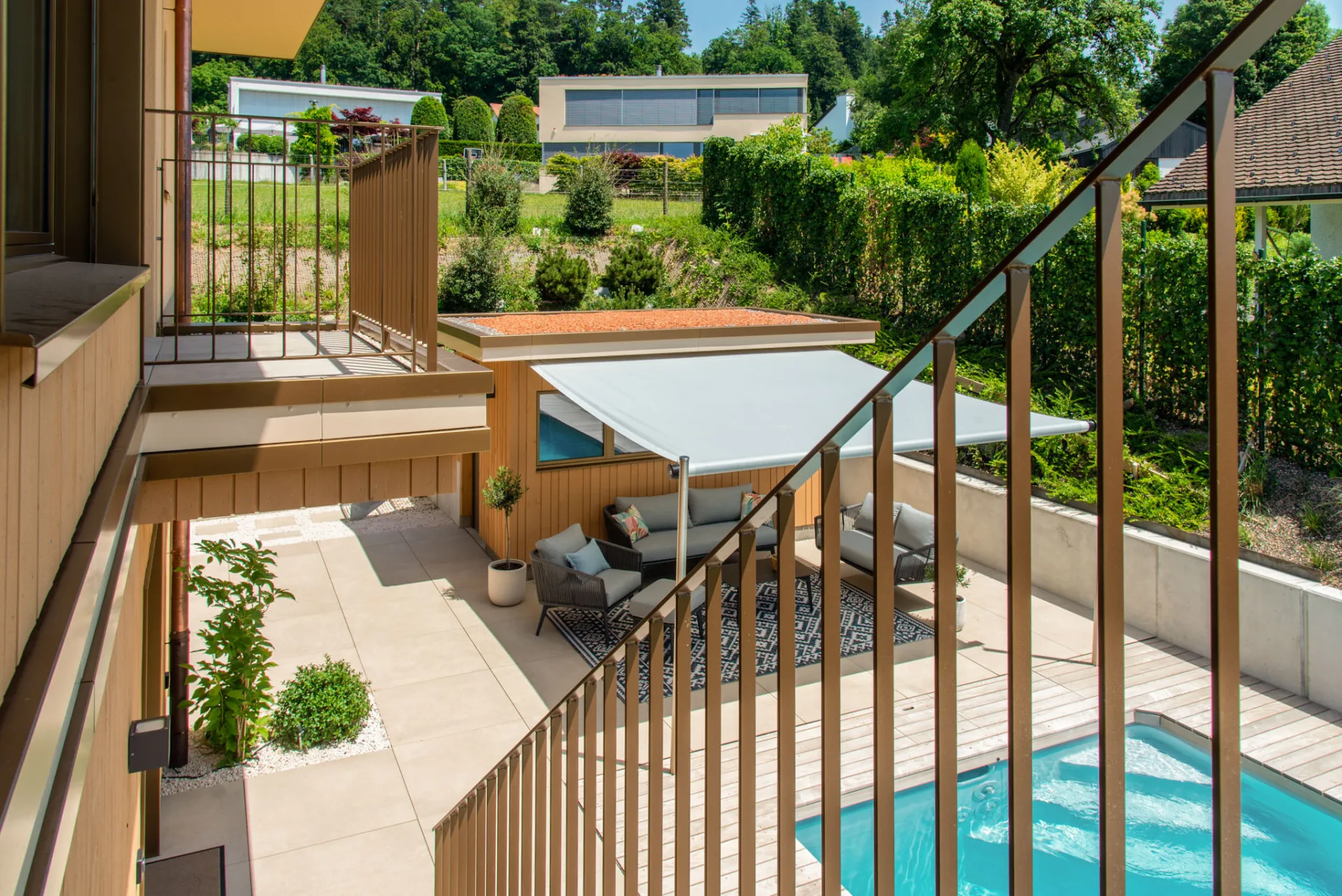 Lieblingsorte im Sommer, Pool und Poolhaus