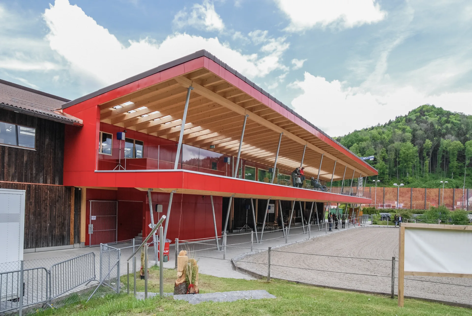 Erweiterung Zuschauergalerie im Tösstal